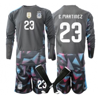 Billige Fotballdrakt Argentina Emiliano Martinez #23 Keeper Replika Hjemmedraktsett Barn VM 2026 Langermet (med bukser)